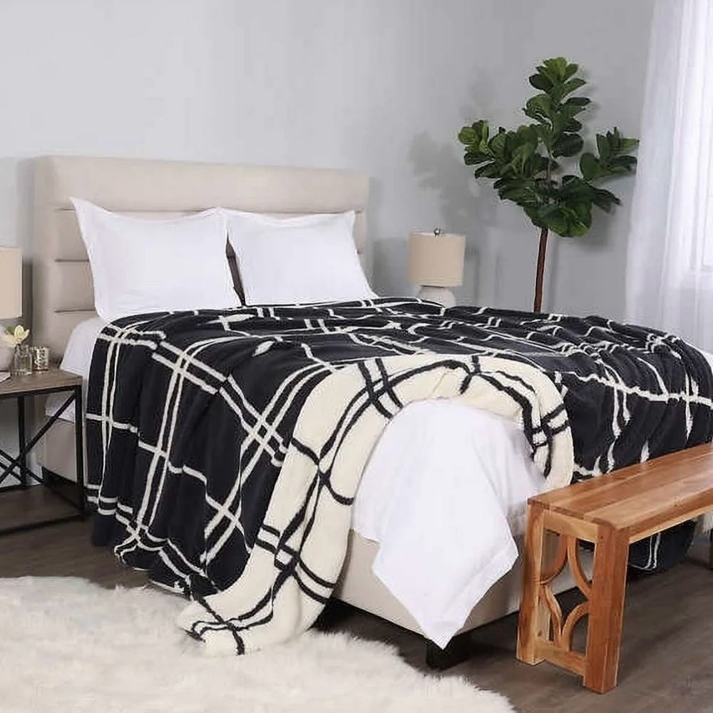 Life comfort Sherpa blanket
